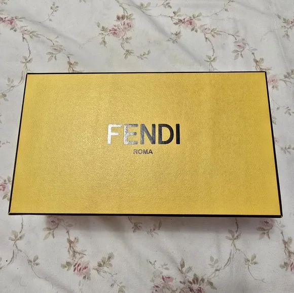 FENDI Fendigraphy Geometric Sunglasses Unisex - Picture 15 of 15